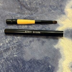 - Bobbi Btown Lip Brush